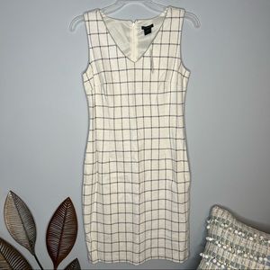 Ann Taylor White/Black Windowpane Plaid Sheath V-Neck Dress Work Casual